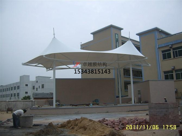 灤州<font color='red'>膜結(jié)構(gòu)看臺</font>雨棚設(shè)計(jì)施工安裝