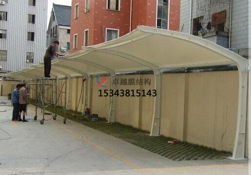 西安商業(yè)廣場(chǎng)雨棚搭建