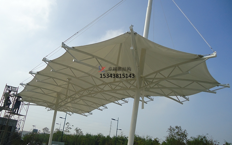 選擇<font color='red'>張拉膜結(jié)構(gòu)</font>必須要具備哪些性能？