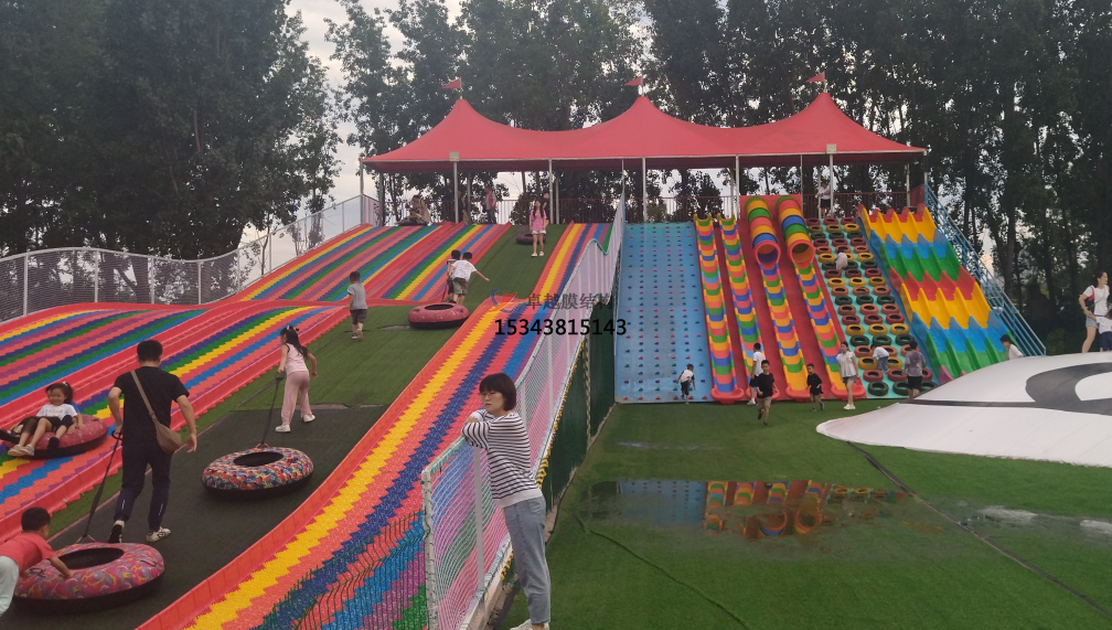 鶴壁滑世界橘紅色<font color='red'>張拉膜結(jié)構(gòu)</font>生產(chǎn)