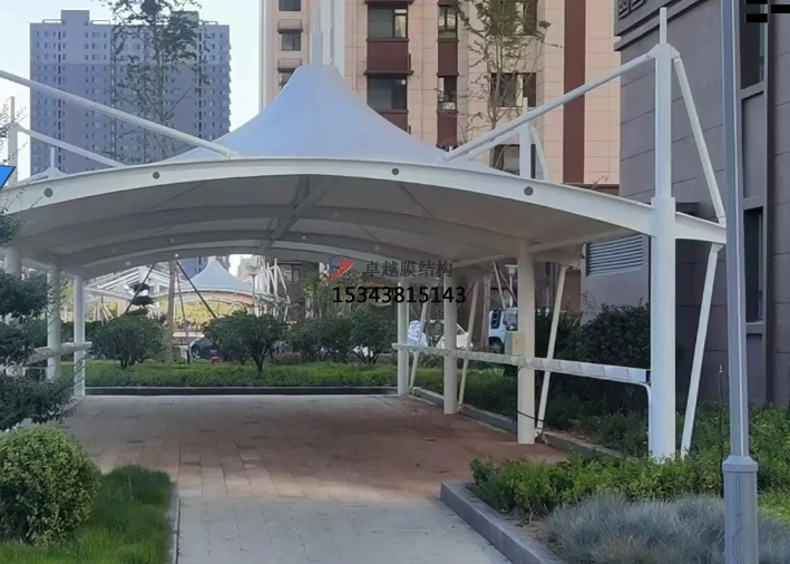 卓越膜結(jié)構(gòu)停車(chē)棚景觀(guān)棚定做有什么優(yōu)勢(shì)？